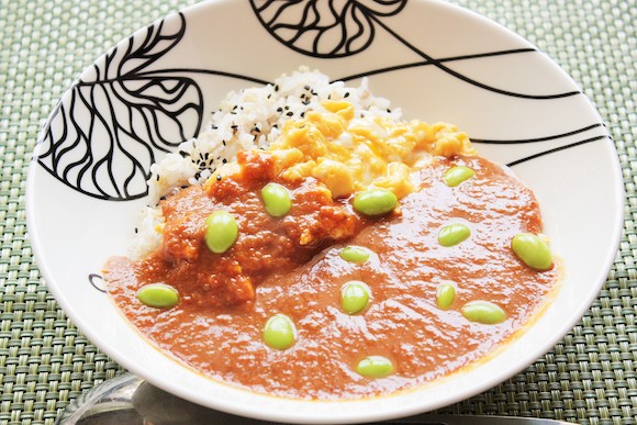【ずぼら栄養士の15分ご飯 Vo.7】キャベツたっぷり！ 材料は温野菜サラダみたいなのに肉なしで大満足のカレーディナー