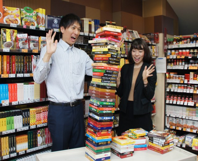 【悲報】カップル限定福袋が誕生。仲良くゲーム感覚でレトルトカレーやパンをゲットできるそうです…