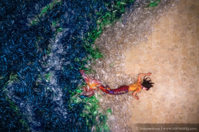 人魚が泳ぐ1万本のペットボトルでできた海 / 海洋汚染はそれほどまでに深刻なのでしょうか？