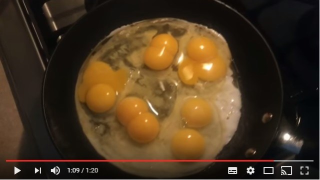 こんなことある!? 卵を割ったら12個すべて黄身が2つの「二黄卵」だった人の動画