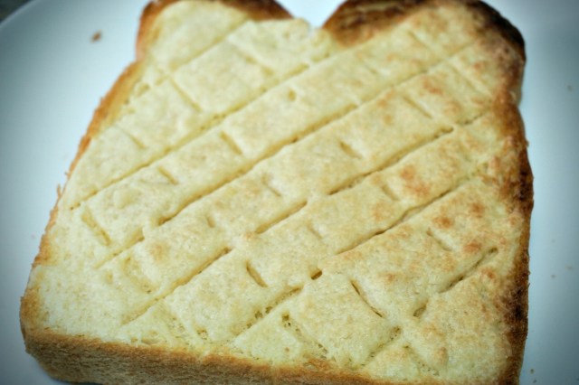 山パン直伝の「メロンパン風トースト」は食パン＋材料3つで簡単にできて優しいお味だよ