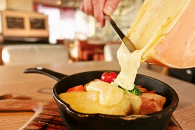 チーズフォンデュの種類が豊富すぎる「CheeseTable（チーズテーブル）」が最高の予感 / 「べジフォンデュ」「ミートフォンデュ」など