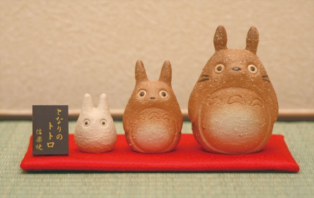 「となりのトトロ」が信楽焼になったアイテムが登場したよ！ 和室にちょこんと飾りたい置物や箸置きセットなど