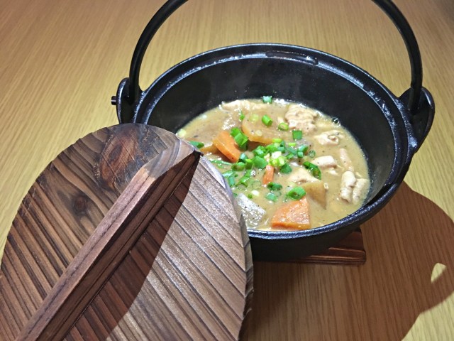 【最強のモテ鍋】コンビニのお惣菜でもそれっぽく見える神アイテム見っけた!! 古き良き「いろり鍋セット」使えば “いい女” にしか見えない