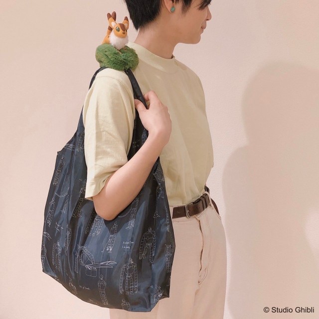 「千と千尋」や「ラピュタ」のキャラクター気分になれるエコバッグはいかが？ 肩に坊ネズミやキツネリスがちょこん！