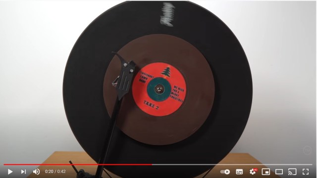 本当に音が鳴る「チョコレートのレコード」で流れる曲は…？ お腹が空いたら食べられます