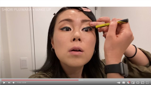 「ブルゾンちえみ」こと藤原しおりのメイク動画が潔い…！ 「大胆なアイラインの引き方」「底見えパレット」など見どころ満載だよ