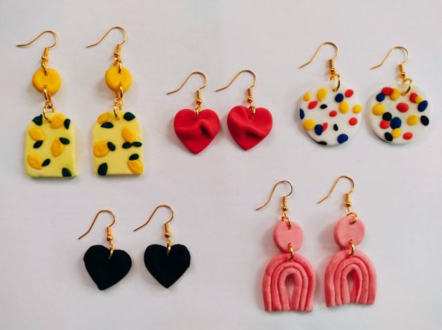 【100均でDIY】 ダイソーの「樹脂粘土」でアクセが作れる→夏に映えるおしゃれピアスができちゃった♪