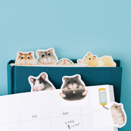 手帳やノートを開くたび癒されるぅ♡ 予想外のポーズでお迎えしてくれる「ハムスターふせん」が可愛すぎ！