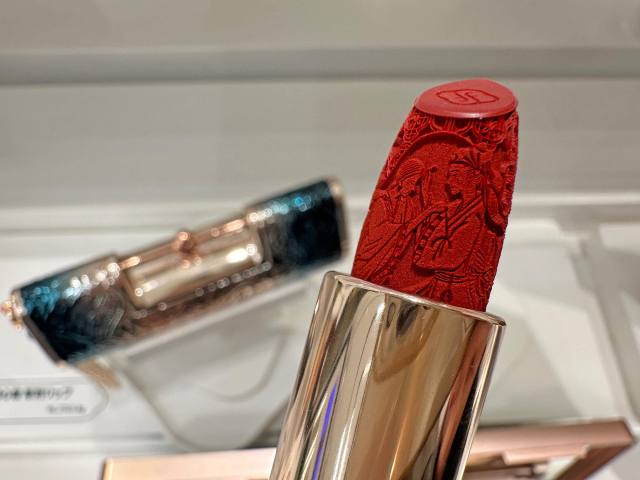 GINZA SIXにオープンしたコスメ好き大注目の「花西子FLORASIS（フローラシス）」に潜入！美術館みたいに楽しい旗艦店です♡